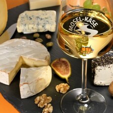 Käse-Wein-Degustation / Foto: © Longen-Schlöder Käse-Wein-Degustation